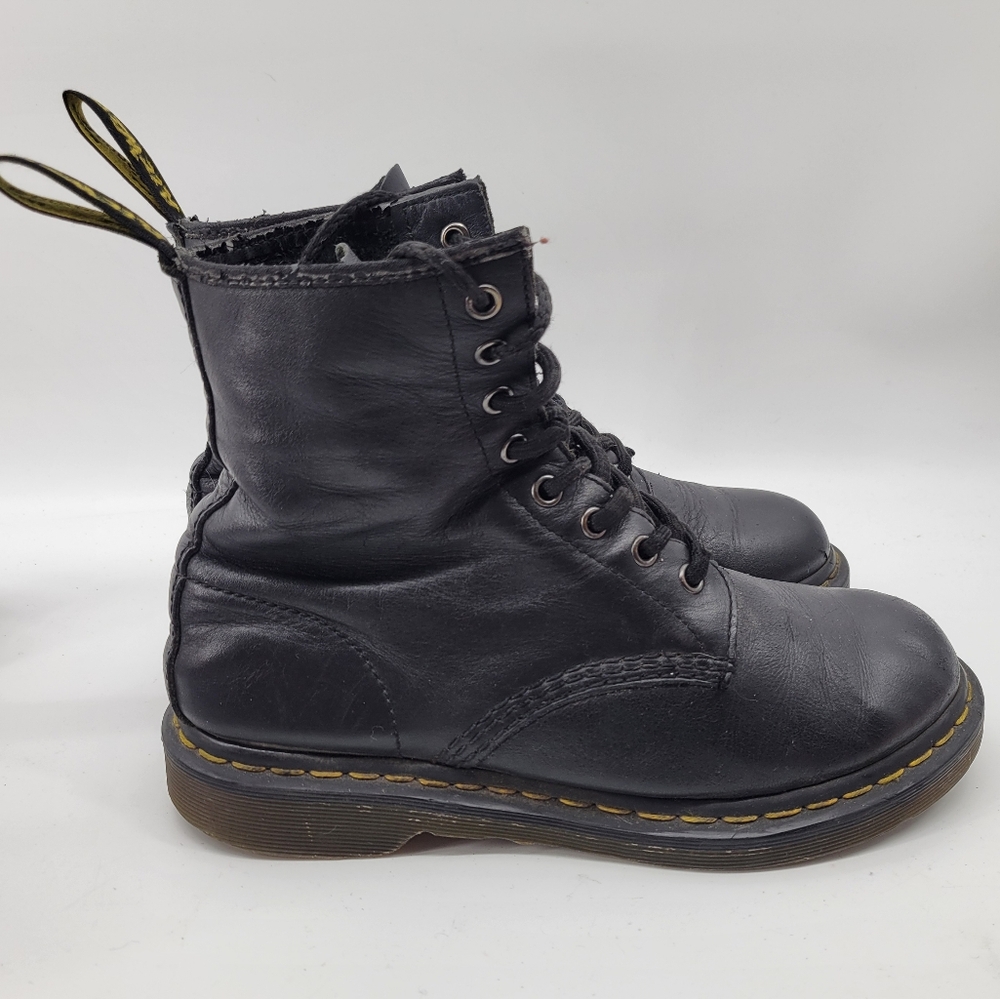 Dr Doc Martens 11821 boots black leather Air Wair soles USL Size 9